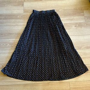 Banana Republic Maxi skirt geometric print